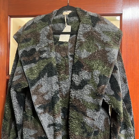 525. Camouflage Soft Oversized Hooded Cozy Open With Pockets OSFM NWT - Picture 6 of 12